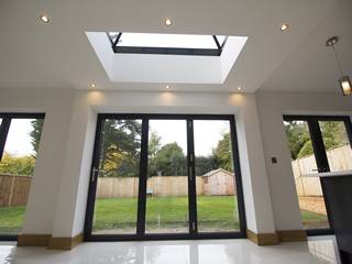 Centor Bi-folds and roof light flooding the open plan kitchen with light.