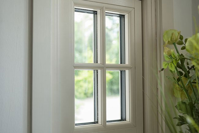 Residence 9 - Traditional window with astral bar