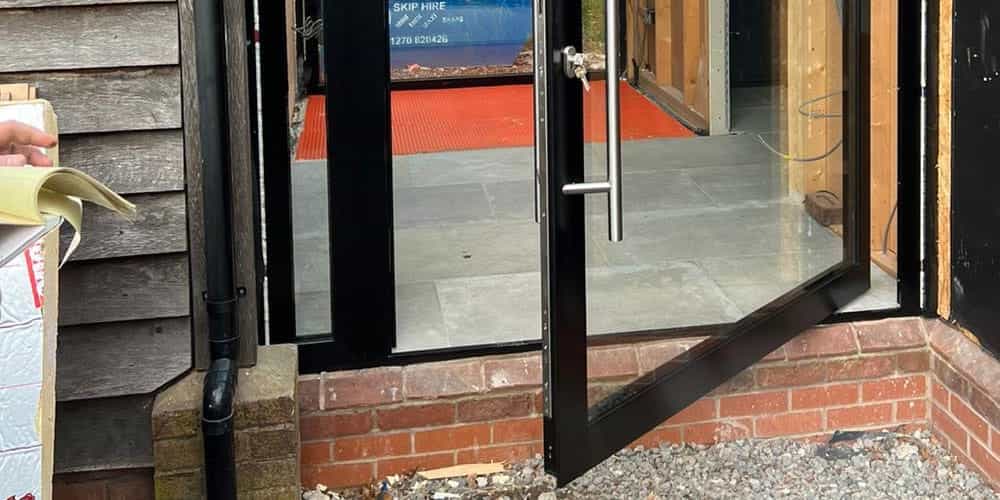 Pivot door description