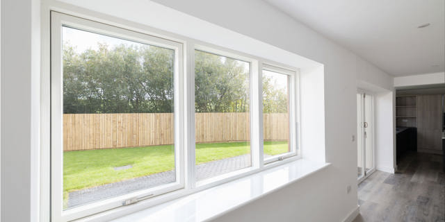 3 pane window looking into garden from kitchen/ diner