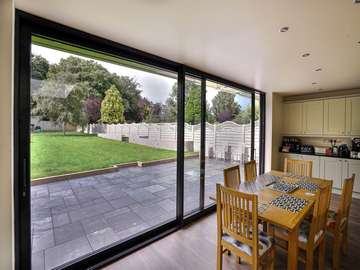 Open plan living space featuring a 6 meter large dual sliding door from Dutemann in Black with matching door hardware. Doors can be opened from either side to give Maximum flexibility. 