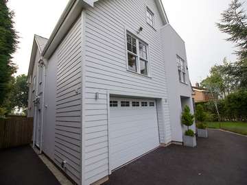 New England style new build - corner picture highlighting sliding sash details.