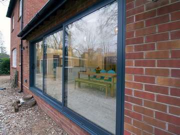 Aluminium window installation 