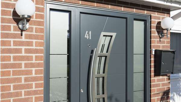 Alternative view of this stunning entrance door in anthractie grey.