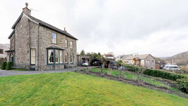 Main image of the house showing the original sliding sash windows.