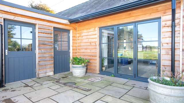 Alternative view of the bifolds with horizontal glazing bars.