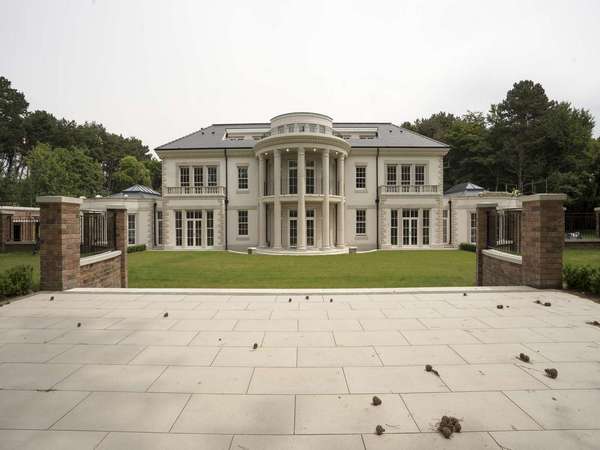 Looks even better from the back, picture taken from the paved area looking stright onto the back of the house.