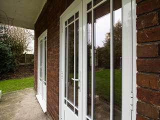 Aluminium window installation 