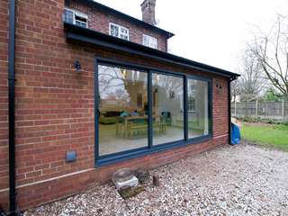 Aluminium window installation 