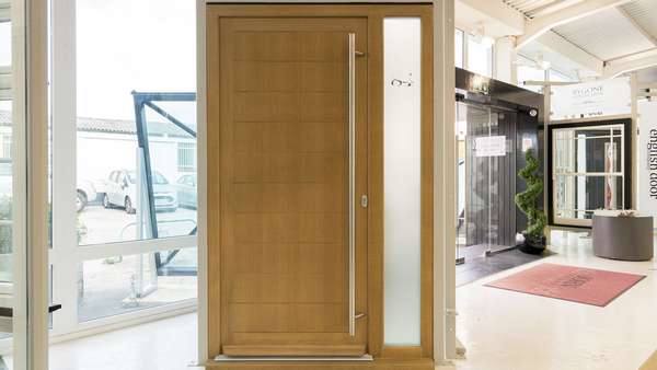 Modern Oak entrance door with sidelight.