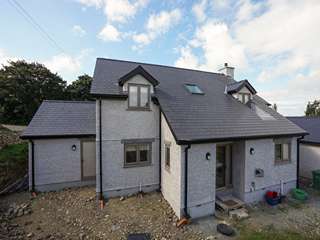 Rear view of new build property with Residence 9 windows and doors throughout.