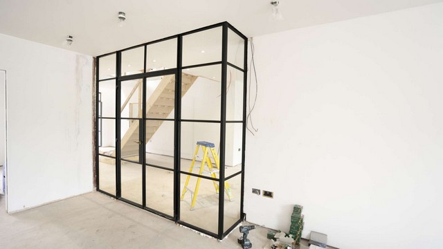 Internal L shaped Crittall screen allowing maximum light to flow.