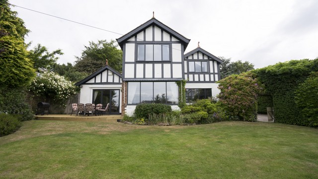 Straight on view of this stunning timber frame home, fitted with modern aluminium windows in RAL7016